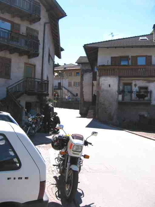 dol020402g.jpg (63943 bytes)