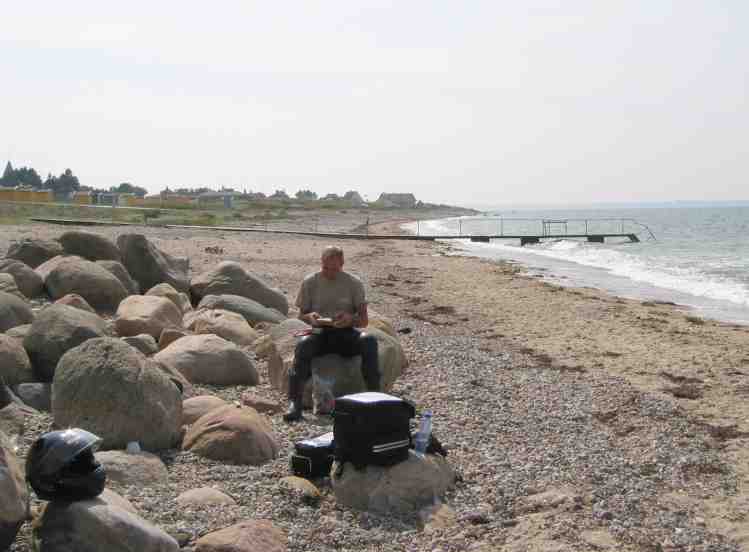 108-0856_img-g.jpg (30203 bytes)