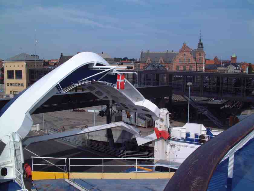 Dscf2419-g.jpg (33155 bytes)